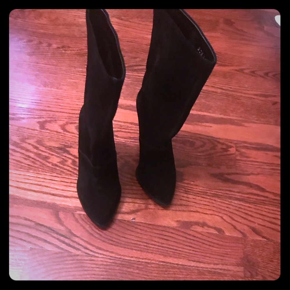 BCBG suede boots 7m